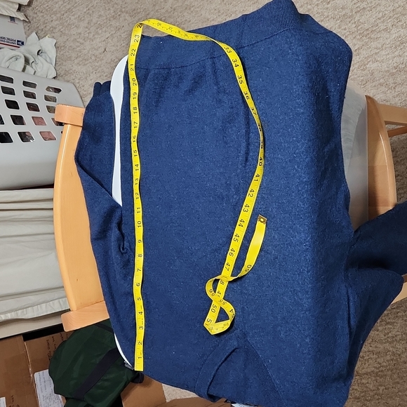 $5☃️Burno Ferraro Navy Vneck Fine Merno Wool Sweater Large - Picture 7 of 7